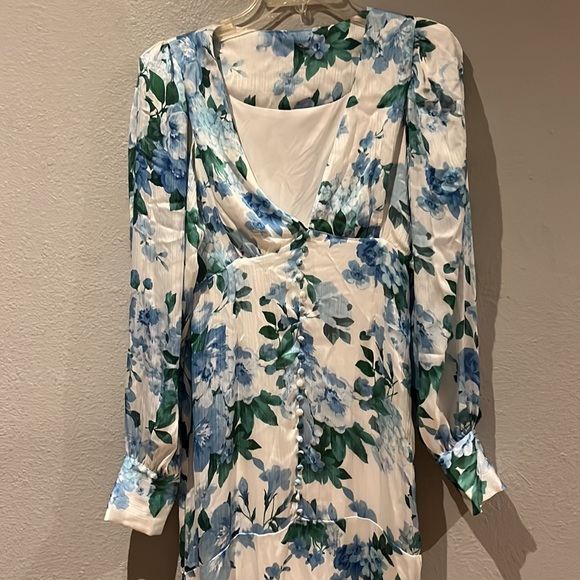 Line & Dot
Lisette Floral Long-Sleeve Maxi Dress - Picture 10 of 17